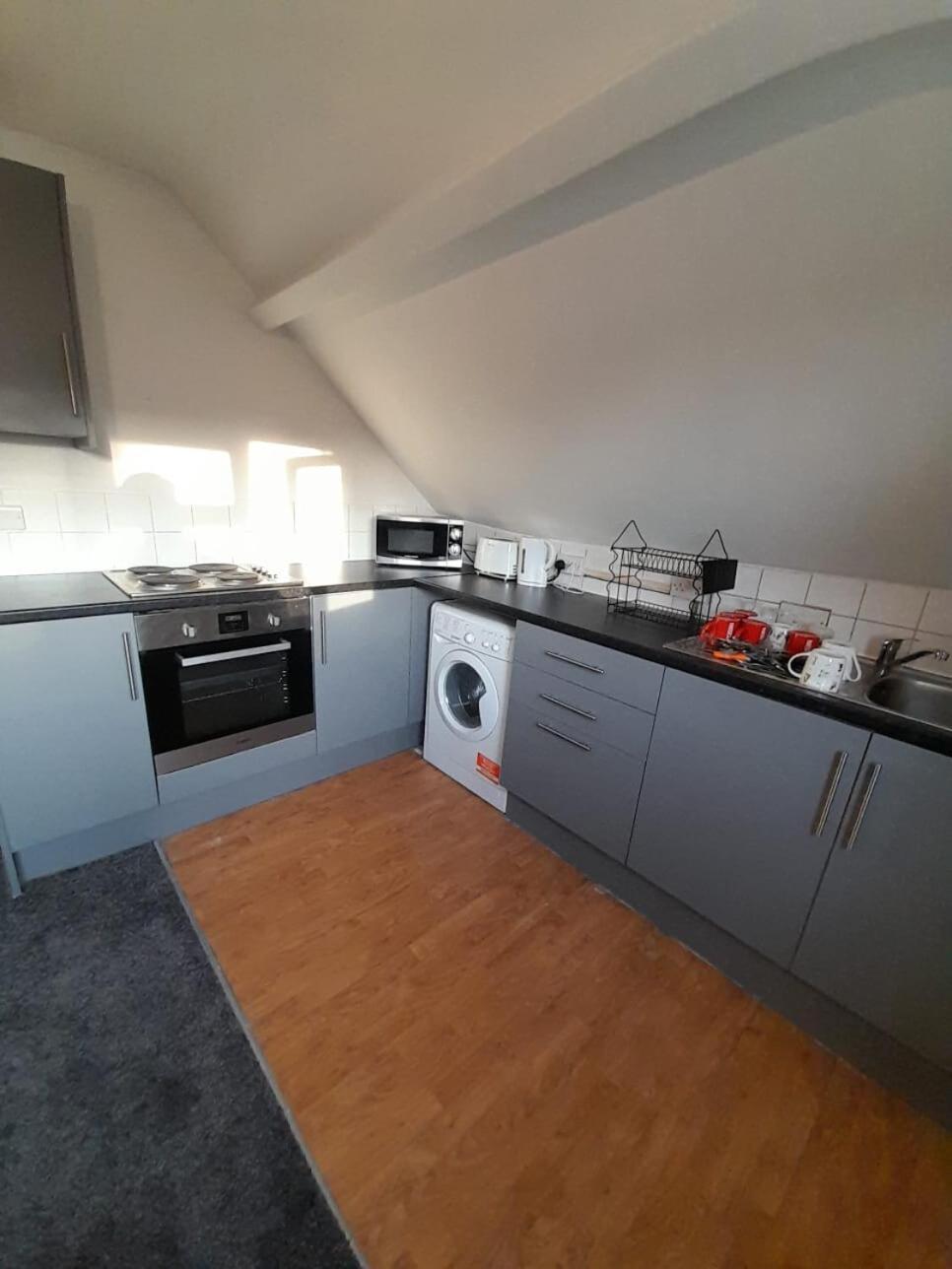 Entire Victoria Park Cardiff Apartment With Free Street Parking Bus 17 And 18 Direct To Cardiff City Centre, Fast Free Wi-Fi Exterior foto