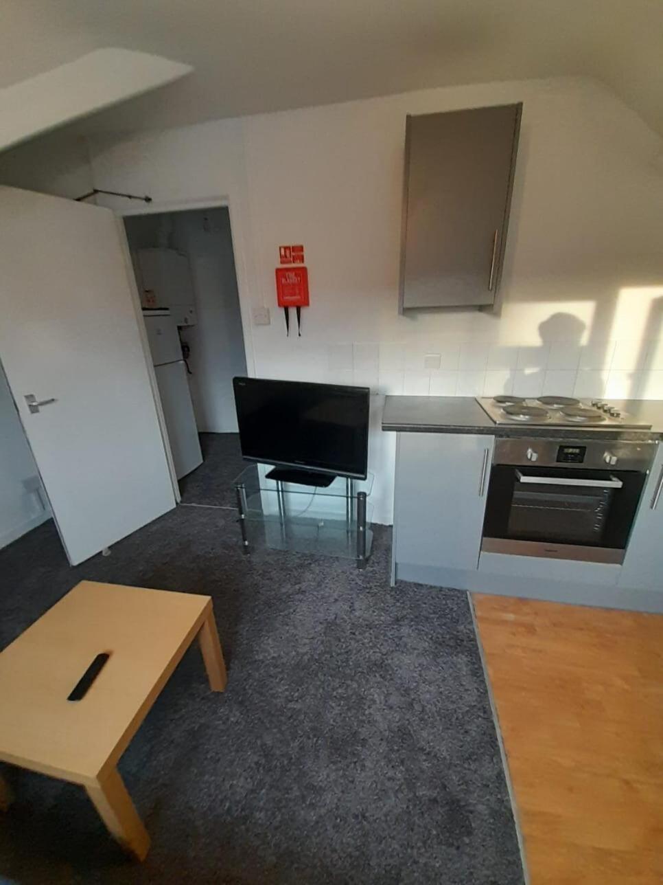 Entire Victoria Park Cardiff Apartment With Free Street Parking Bus 17 And 18 Direct To Cardiff City Centre, Fast Free Wi-Fi Exterior foto