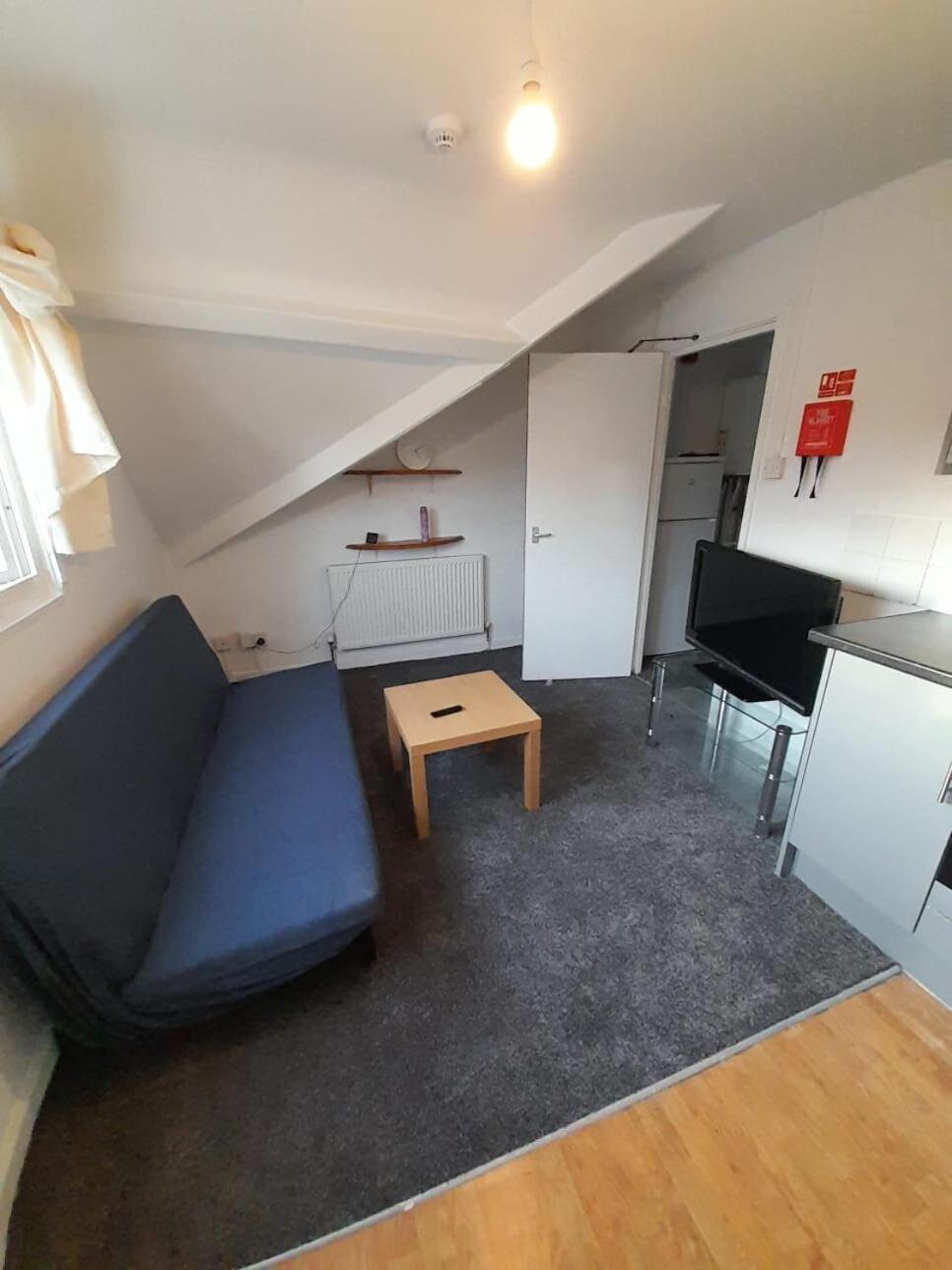 Entire Victoria Park Cardiff Apartment With Free Street Parking Bus 17 And 18 Direct To Cardiff City Centre, Fast Free Wi-Fi Exterior foto