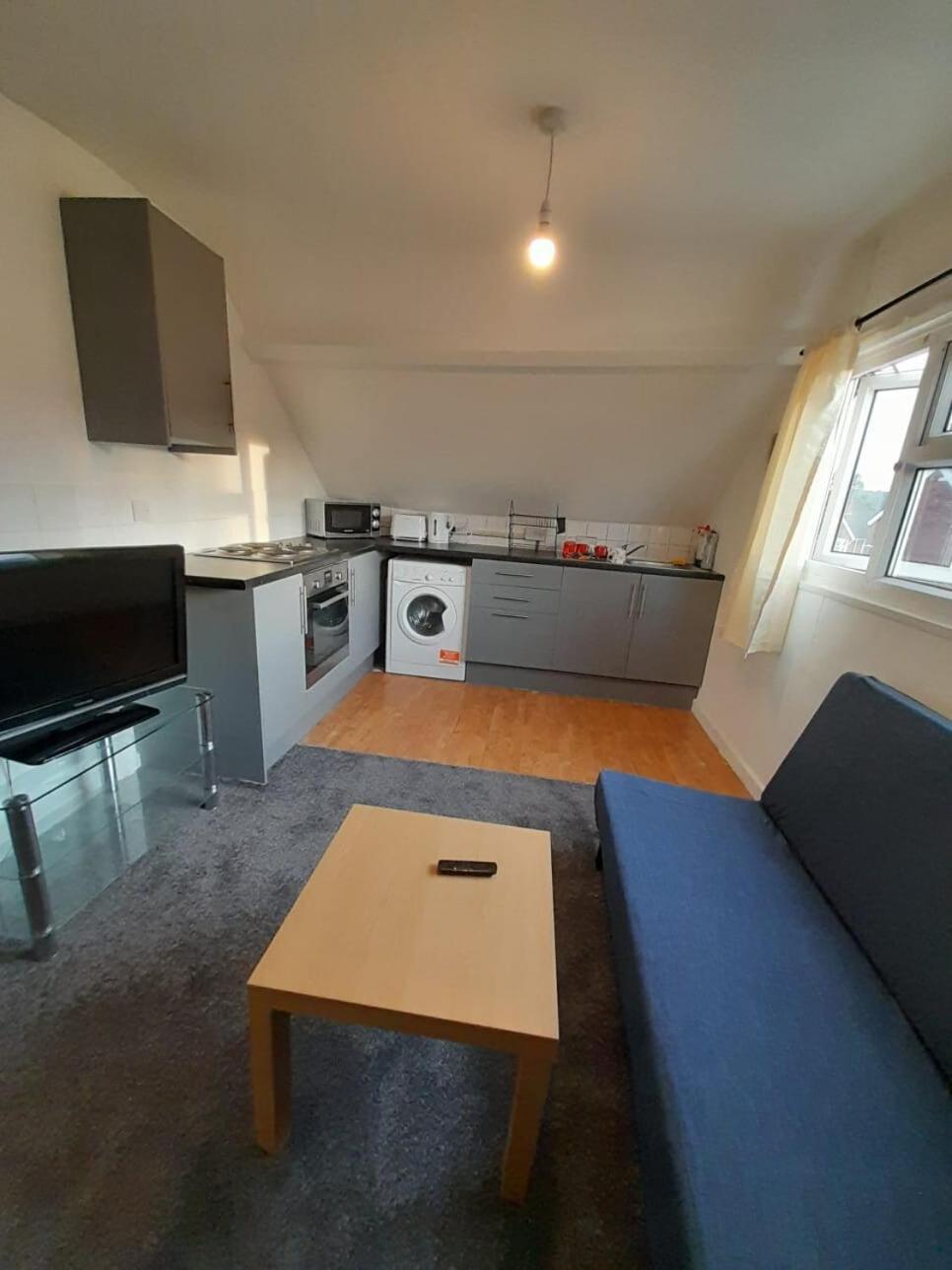 Entire Victoria Park Cardiff Apartment With Free Street Parking Bus 17 And 18 Direct To Cardiff City Centre, Fast Free Wi-Fi Exterior foto